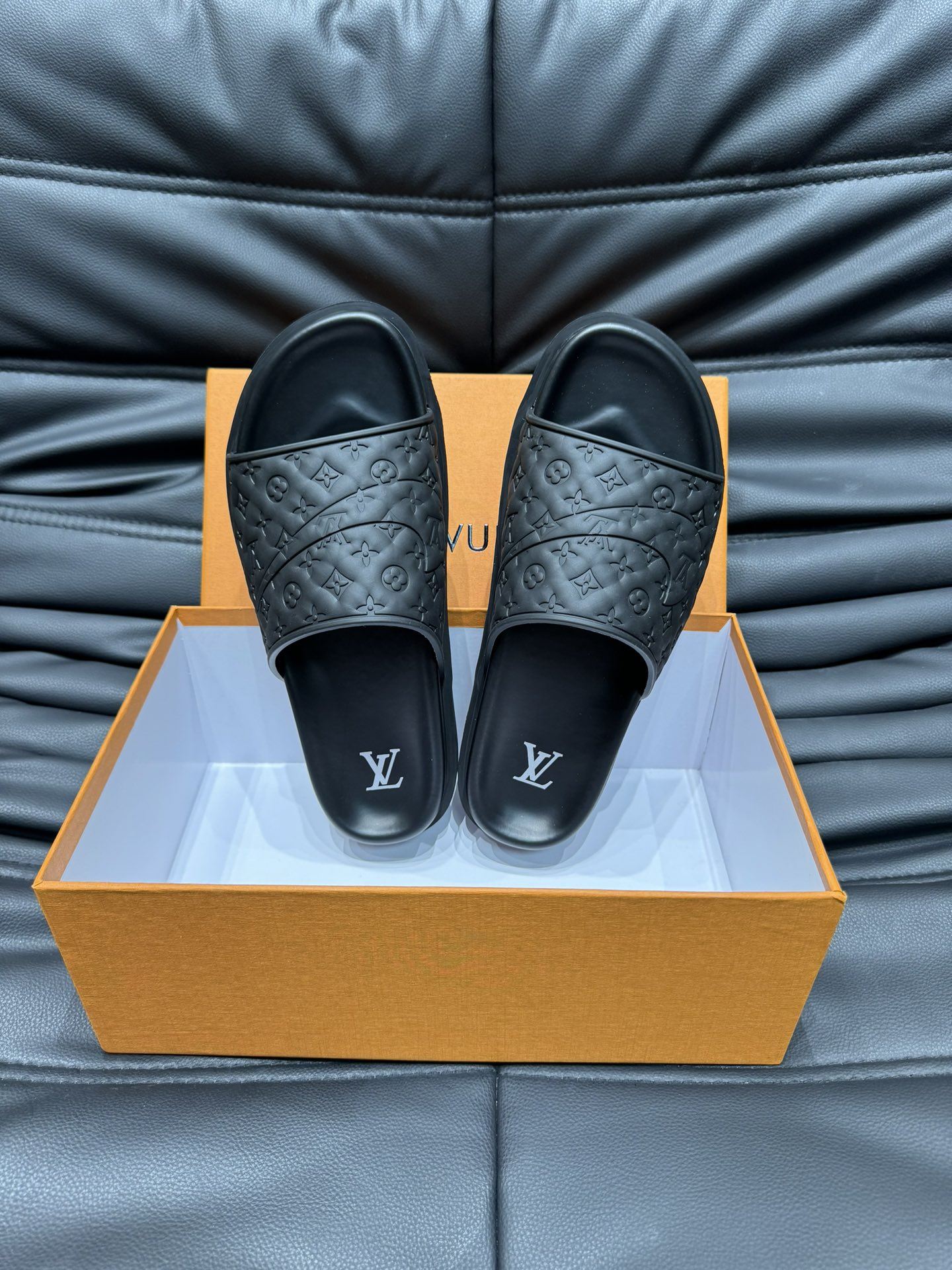 Louis Vuitton Slippers